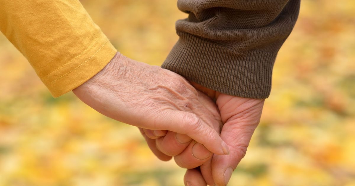 elderly-couple-holding-hands